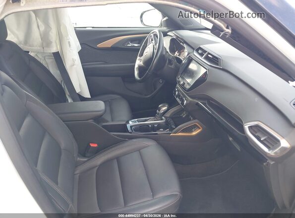 KL79MVSL4PB133131 2023 CHEVROLET TRAILBLAZER Белый Вид салона спереди