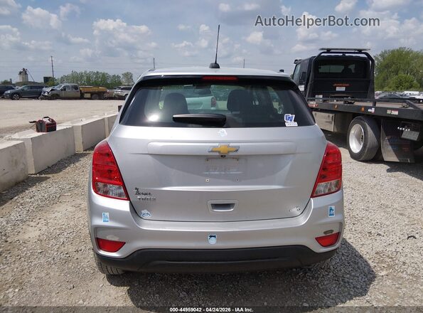KL7CJKSB5JB622262 2018 CHEVROLET TRAX Серебряный 