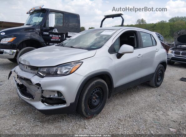 KL7CJKSB5JB622262 2018 CHEVROLET TRAX Серебряный Передняя левая четверть
