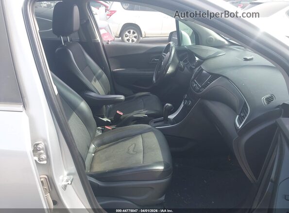 KL7CJLSB2LB009945 2020 CHEVROLET TRAX Silver Вид салону спереду