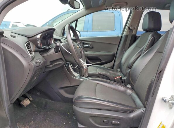KL7CJLSB5KB750525 2019 CHEVROLET TRAX Белый Вид салона спереди