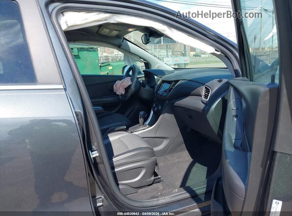 KL7CJPSB2JB647679 2018 CHEVROLET TRAX Gray Widok wnętrza z przodu