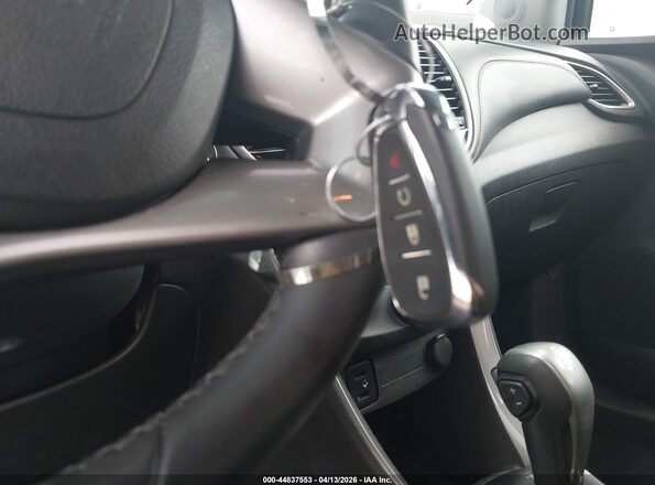 KL7CJPSB4KB926665 2019 CHEVROLET TRAX Silver Widok deski rozdzielczej