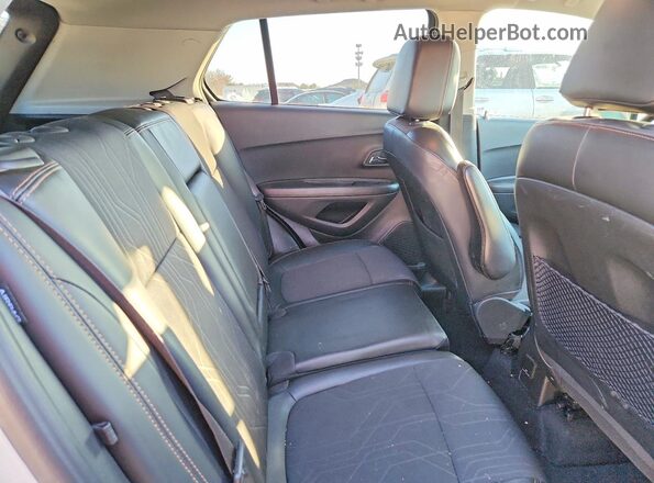 KL7CJPSBXKB815859 2019 CHEVROLET TRAX Белый Вид задней части салона