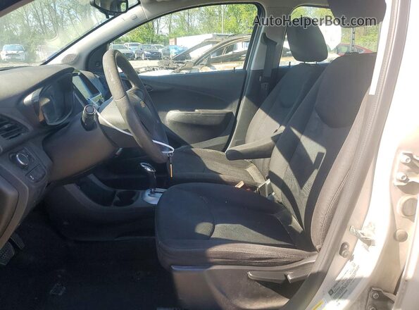 KL8CB6SA8JC452383 2018 CHEVROLET SPARK Бежевый Вид салона спереди
