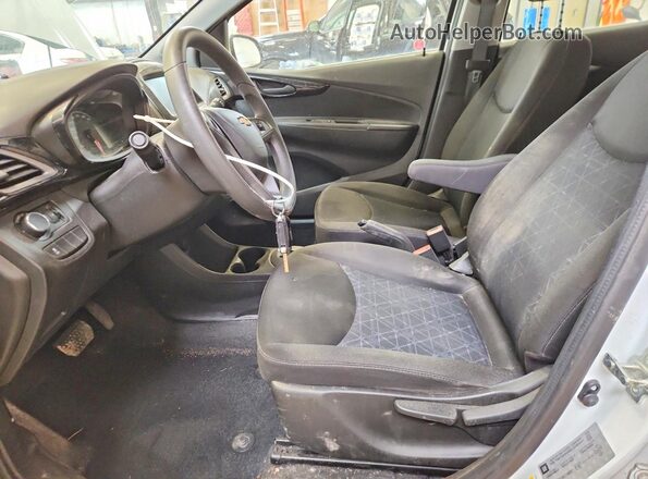 KL8CD6SA3KC749301 2019 CHEVROLET SPARK Белый Вид салона спереди