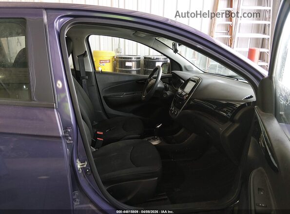 KL8CD6SA4HC762292 2017 CHEVROLET SPARK Фиолетовый Вид салона спереди