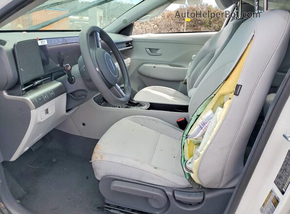 KM8HF3AB2TU370376 2026 HYUNDAI KONA Белый Вид салона спереди