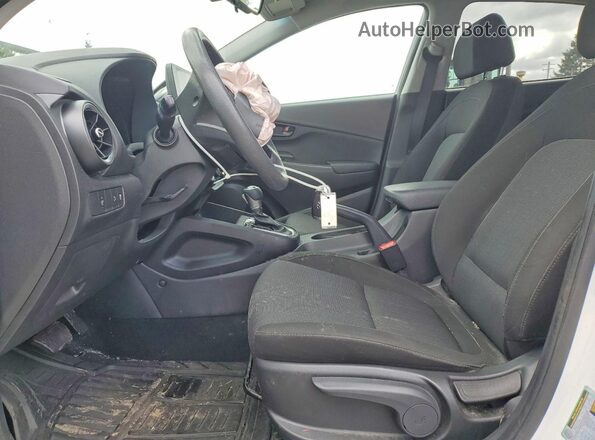 KM8K6CAB7NU836747 2022 HYUNDAI KONA Белый Вид салона спереди