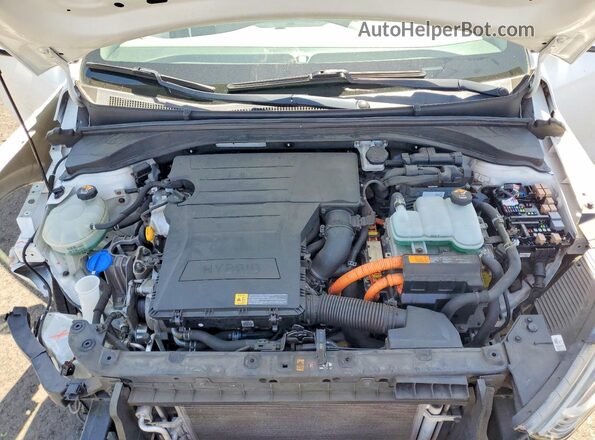KMHC65LC0HU049570 2017 HYUNDAI IONIQ White Widok wnętrza z tyłu