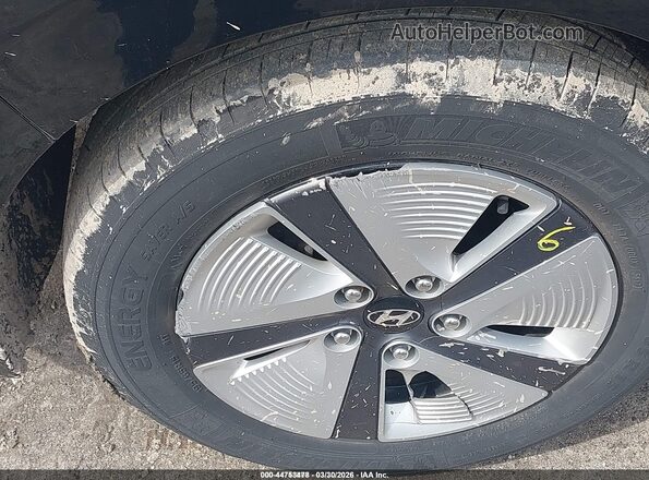 KMHC65LC7JU075363 2018 HYUNDAI IONIQ HYBRID Black Widok z przodu