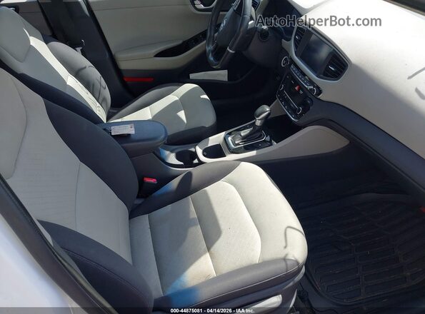 KMHC75LC2HU028894 2017 HYUNDAI IONIQ HYBRID White წინა სალონის ხედი