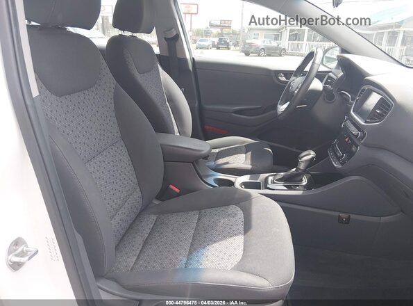 KMHC75LC8HU040595 2017 HYUNDAI IONIQ HYBRID Белый Вид салона спереди