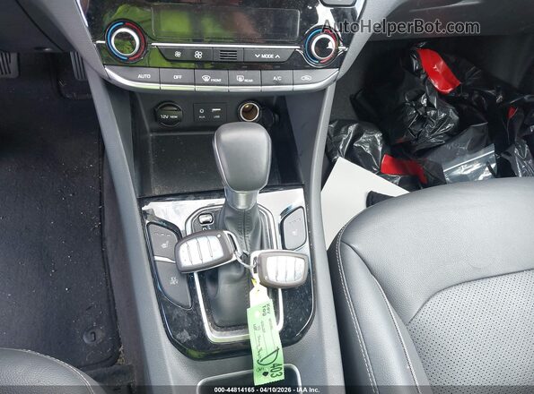 KMHC75LD1KU150470 2019 HYUNDAI IONIQ PLUG-IN HYBRID Белый Вид панели приборов