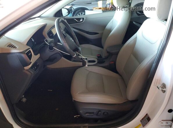KMHC85LC7HU017886 2017 HYUNDAI IONIQ Белый Вид салона спереди