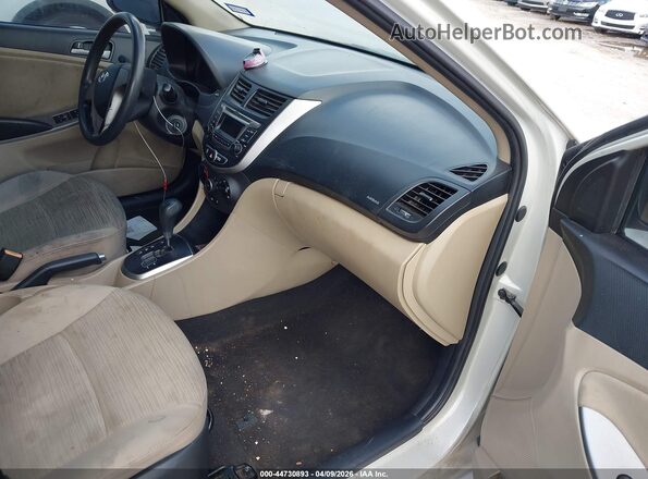 KMHCT4AE4GU041803 2016 HYUNDAI ACCENT White Vista interior delantera