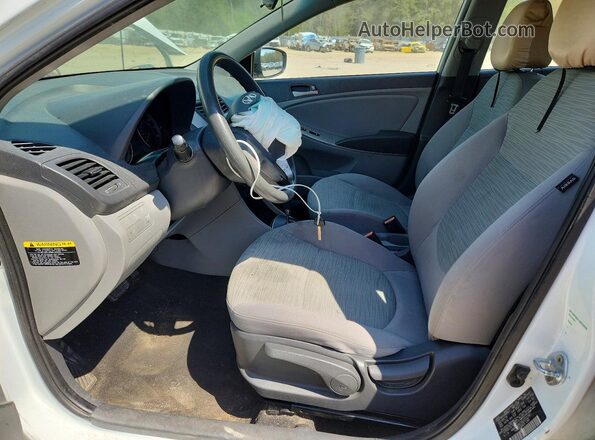 KMHCT4AE7GU072236 2016 HYUNDAI ACCENT Белый Вид салона спереди