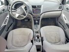2017 Hyundai Accent Se Серебряный vin: KMHCT4AEXHU306984
