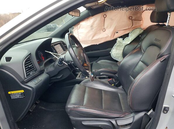 KMHD04LB7JU723209 2018 HYUNDAI ELANTRA Серебряный Вид салона спереди
