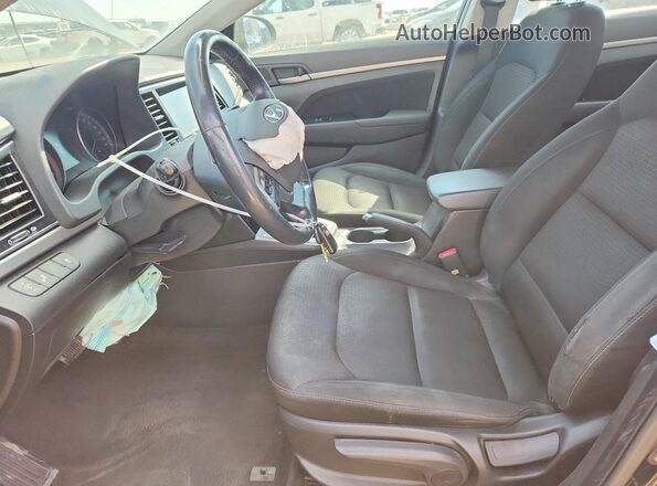 KMHD84LF0HU129390 2017 HYUNDAI ELANTRA Черный Вид салона спереди
