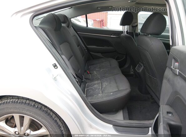 KMHD84LF9JU505381 2018 HYUNDAI ELANTRA Серебряный Вид задних сидений
