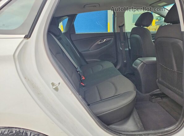 KMHH35LE8JU039701 2018 HYUNDAI ELANTRA Белый Вид задних сидений