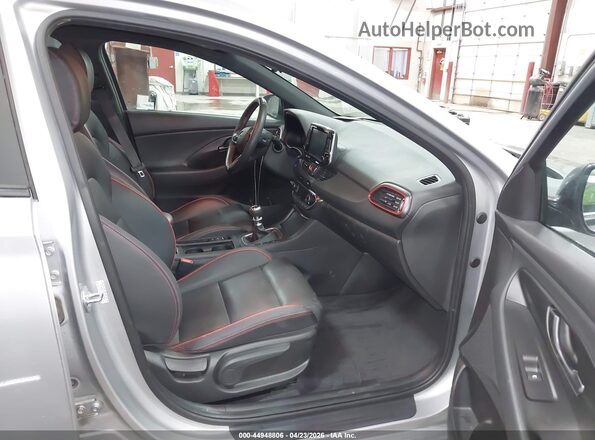 KMHH55LC7LU132866 2020 HYUNDAI ELANTRA GT Серебряный Вид салона спереди