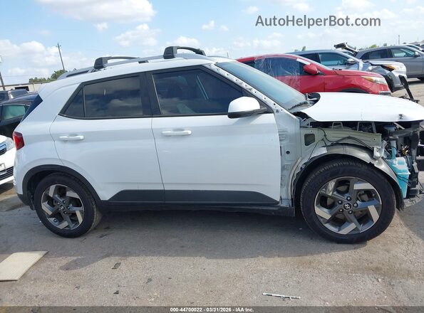 KMHRC8A34NU194324 2022 HYUNDAI VENUE White Widok wnętrza z tyłu