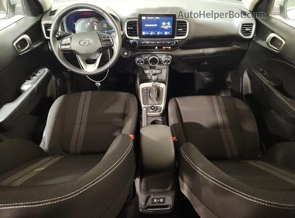 KMHRC8A35RU323385 2024 HYUNDAI VENUE Серебряный Вид панели приборов