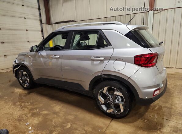 KMHRC8A35RU323385 2024 HYUNDAI VENUE Серебряный Задняя левая четверть