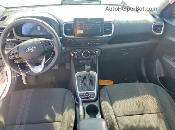 KMHRC8A3XTU424607 2026 HYUNDAI VENUE Белый Вид панели приборов