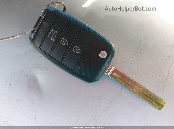 KNADN4A3XH6007207 2017 KIA RIO Красный Вид панели приборов