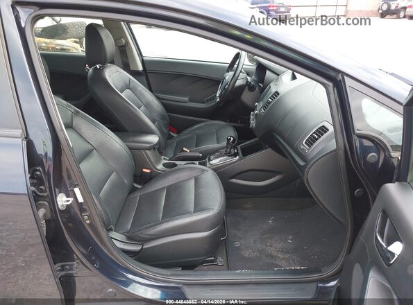 KNAFX5A81H5724928 2017 KIA FORTE Черный Вид салона спереди