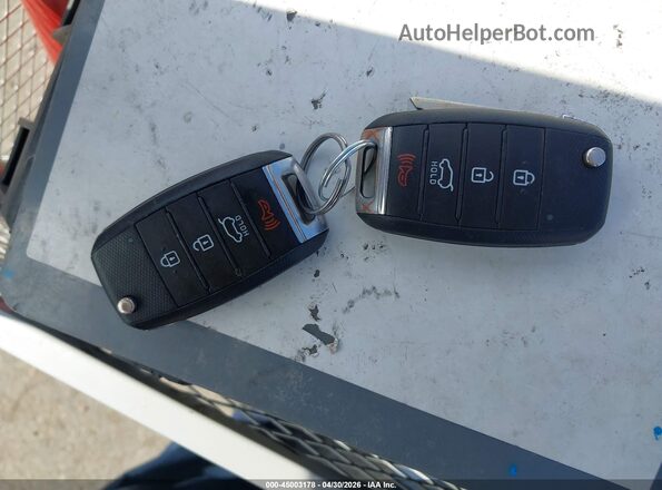 KNDCB3LC8H5078779 2017 KIA NIRO Белый Вид панели приборов
