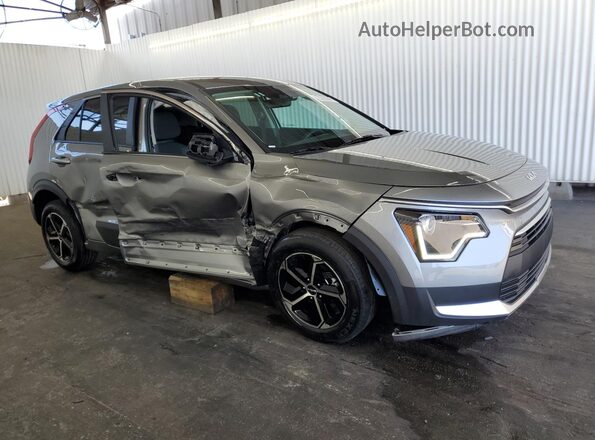 KNDCP3LE5T5337983 2026 KIA NIRO Gray Widok wnętrza 360 stopni