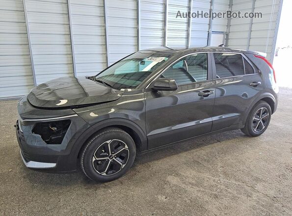 KNDCP3LE7T5324037 2026 KIA NIRO Gray Առջևի ձախ երեք քառորդ տեսարան