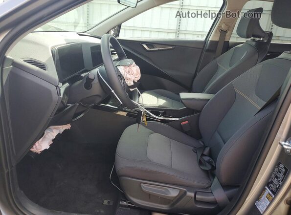KNDCP3LE8T5332230 2026 KIA NIRO Gray Вид салону спереду