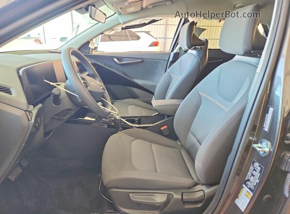 KNDCP3LEXT5337932 2026 KIA NIRO Gray Front interior view
