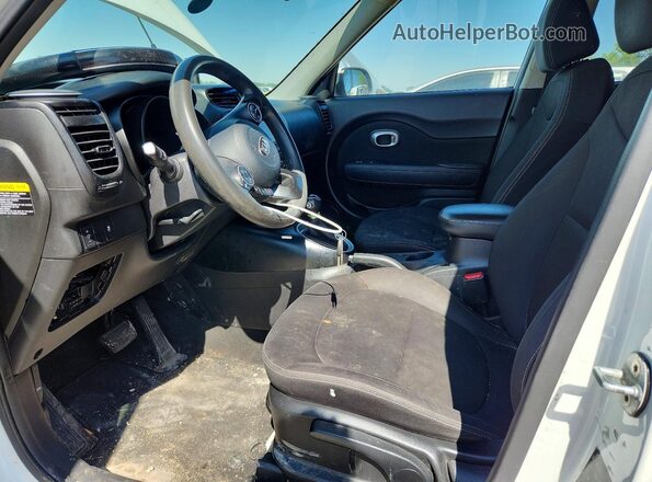 KNDJN2A29K7917658 2019 KIA SOUL Белый Вид салона спереди