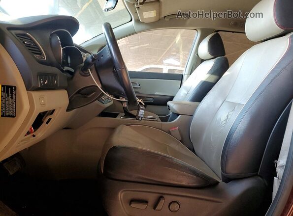 KNDMB5C11K6505753 2019 KIA SEDONA Темно-бордовый Вид салона спереди