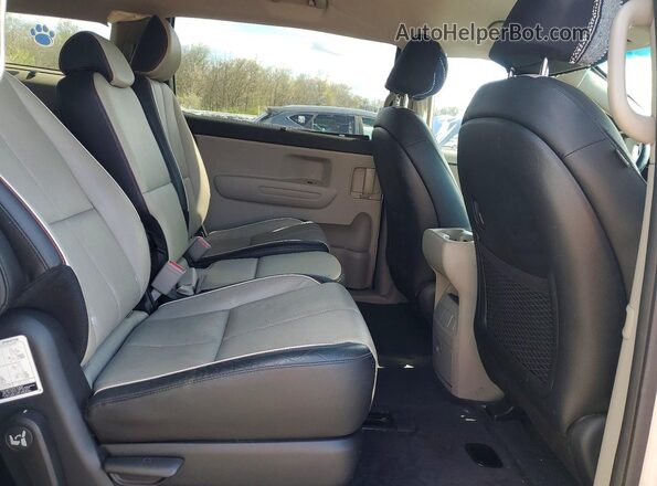 KNDMB5C13K6517659 2019 KIA SEDONA Серебряный Вид задней части салона