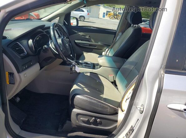 KNDMB5C13K6517659 2019 KIA SEDONA Серебряный Вид салона спереди
