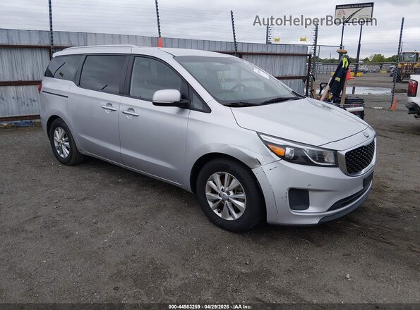 KNDMB5C15J6349084 2018 KIA SEDONA Серебряный Передняя правая четверть