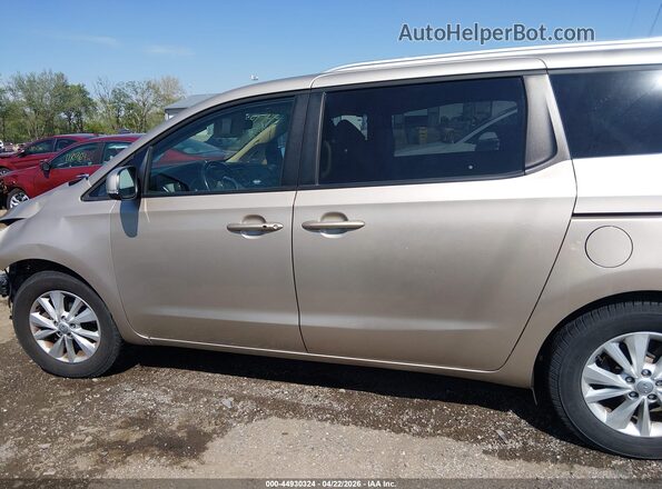 KNDMB5C16H6266872 2017 KIA SEDONA Золотой Вид задней части салона