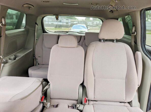 KNDMB5C18H6233906 2017 KIA SEDONA Коричневый Вид задних сидений