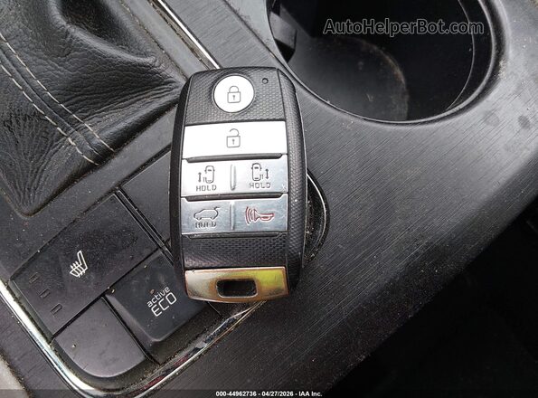 KNDMB5C19H6283780 2017 KIA SEDONA Зеленый Вид панели приборов