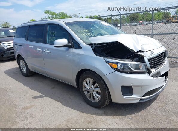 KNDMB5C1XJ6346360 2018 KIA SEDONA Серебряный Передняя правая четверть