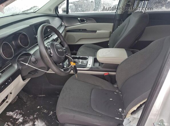 KNDNB5H39P6259251 2023 KIA CARNIVAL Белый Вид салона спереди