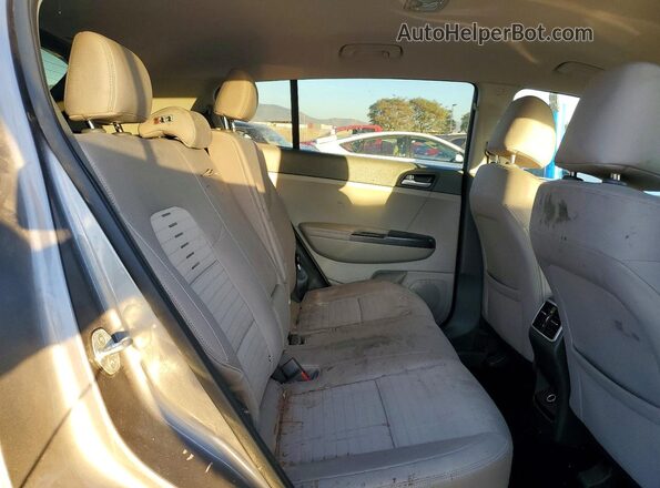 KNDPMCAC0J7352131 2018 KIA SPORTAGE Серый Вид задней части салона