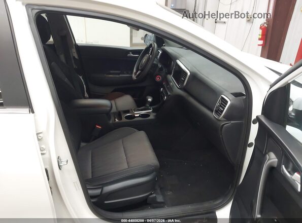 KNDPMCAC5M7933287 2021 KIA SPORTAGE Белый Вид салона спереди